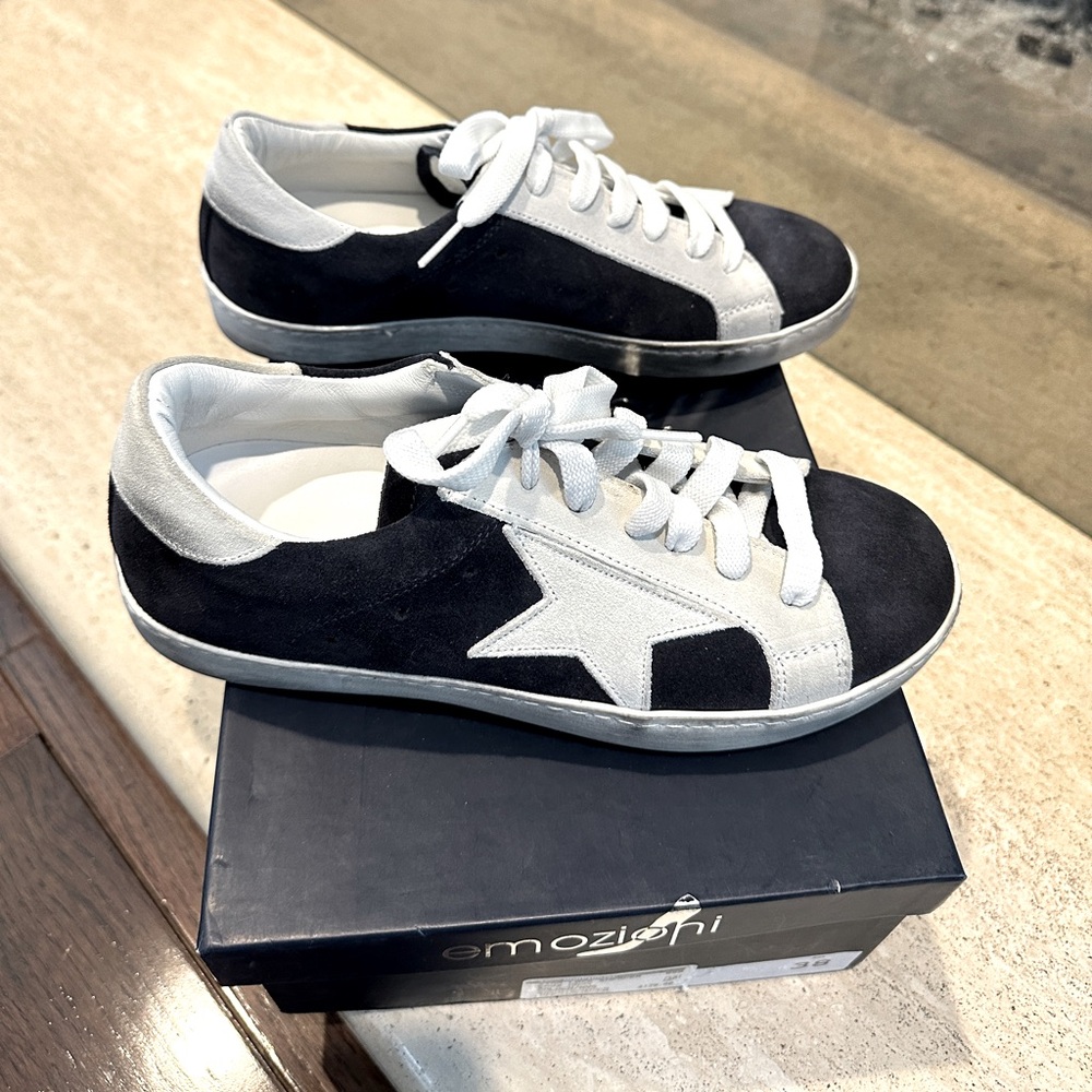 Emozioni Navy blue sneaker with white star